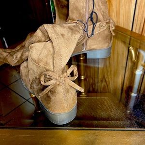 Brown/camel knee high boots with tag